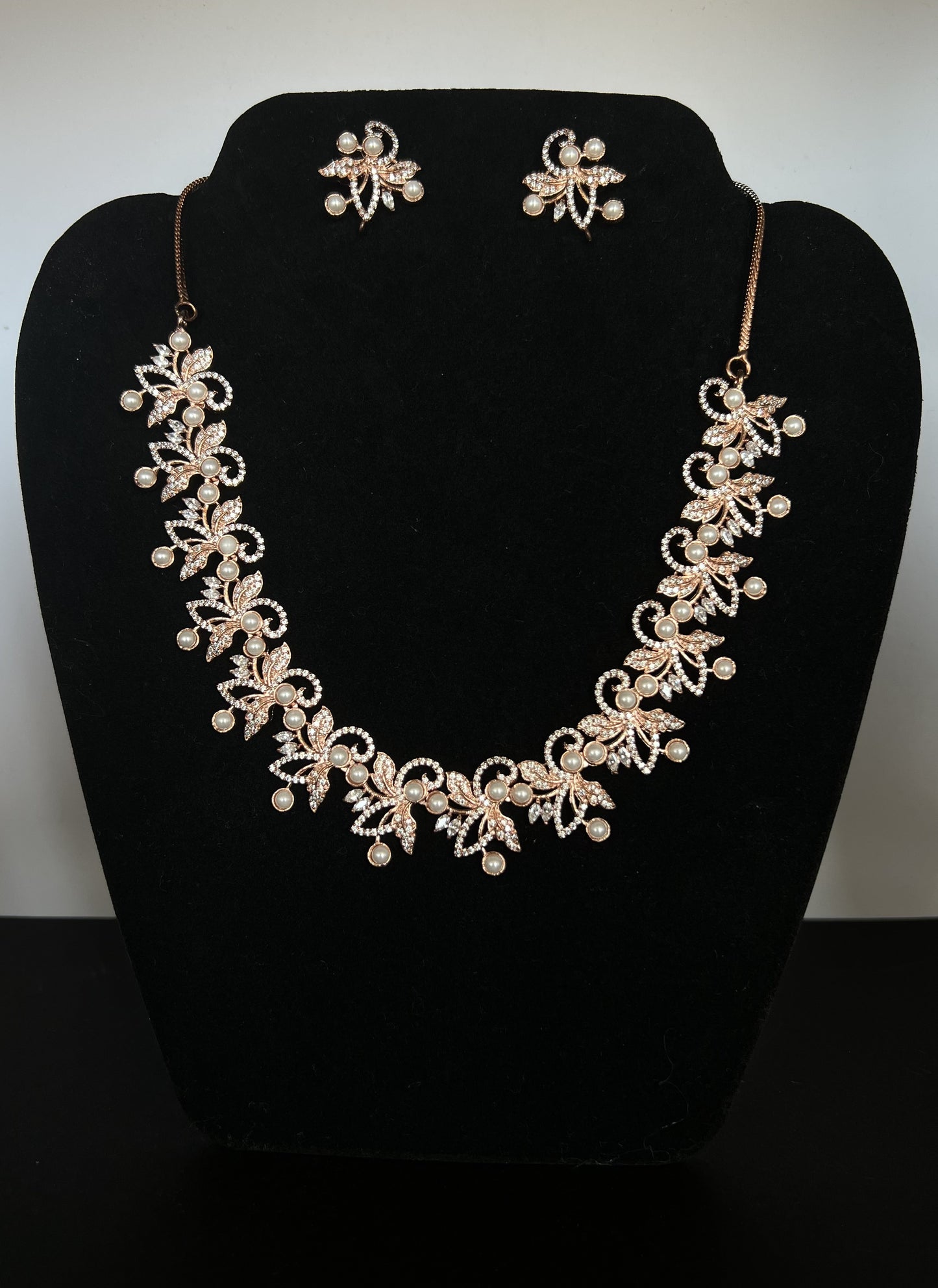 The Rosy Necklace Set