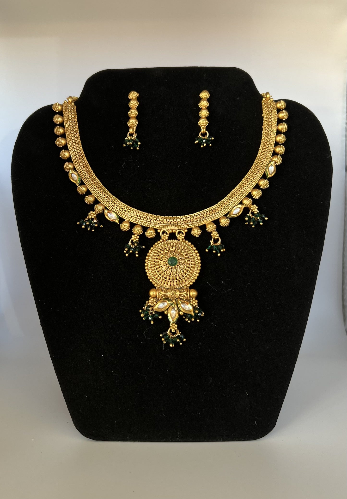 The Heeran Necklace Set